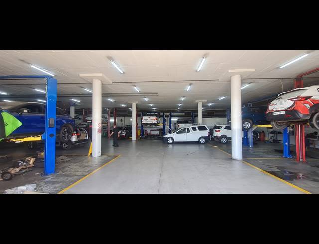 3,999M² SHOWROOM FOR SALE IN BENONI CENTRAL